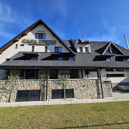Готель Casa Iustin Мороєні Екстер'єр фото
